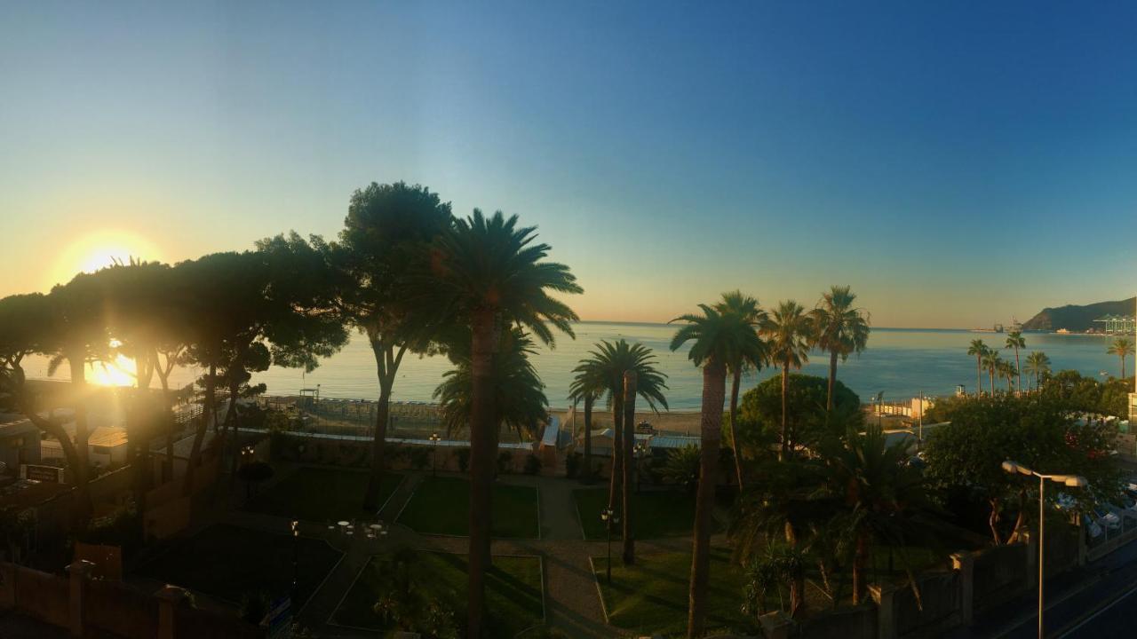 La Spagnuola - Villa Cinquecentesca Sul Mare Con Parco Privato サヴォーナ エクステリア 写真